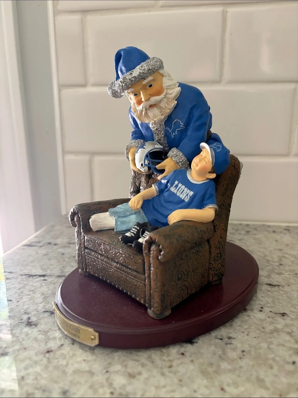 Vintage 2001 “Santa’s Gift: Detroit Lions” figurine